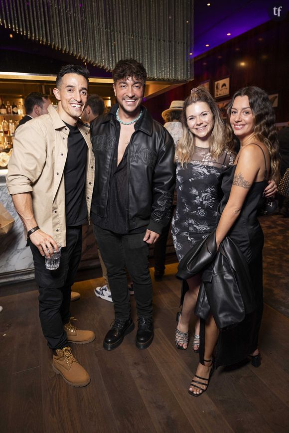 Tibo Inshape, son compagnon, lui a offert une séance de photos et plus précisément de nus, privée, afin qu'elle se sente mieux dans son corps et dans sa tête. Bravo Tibo.