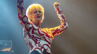 “J’ai fait jouir plein de mecs, eux rarement” : Lio dégomme à plus de 60 ans le stéréotype de la “mal baisée”