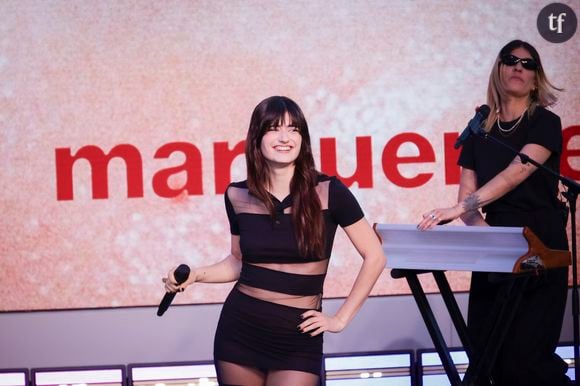 Ce n'est pas rien de voir Marguerite assumer son corps. Car l'interprète est victime de body shaming depuis des mois. Or, pour Numéro, elle se dévoile dans un déshabillé de dentelle, nue, comme pour mieux porter sur elle ses engagements intimes et politiques.