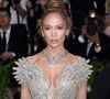 "Libre !". En Une de Interview, le mythique magazine d'Andy Warhol, l'iconique J-Lo revient sur sa rupture avec Ben Affleck... Et délivre une ode aux joies du célibat.