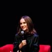 "Elle porte une culotte menstruelle ?!" : Natalie Portman ose un look audacieux mais les internautes s'acharnent