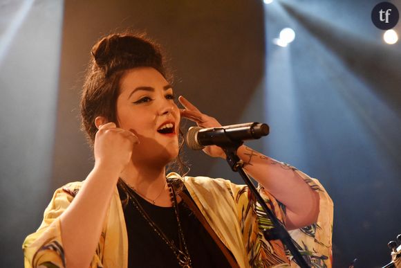 Un sacré paradoxe : les internautes - des hommes misogynes et lesbophobes - nient un cyberharcèlement... Qu'ils s'évertuent néanmoins à organiser concrètement l'espace d'une centaine de commentaires virulents, en quelques heures seulement. On ne cherchera guère de logique là-dedans.