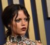 Topless sur le tapis rouge, Jenna Ortega rend hommage à une icône des années 90 avec une robe-bijou incroyable !