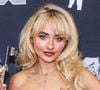 Si pour le moment, ce ne sont que des rumeurs et que rien n’est confirmé, cette affaire a fait énormément réagir sur les réseaux sociaux, les fans de Sabrina Carpenter prenant la défense de la jeune femme ou en argumentant que c’est la raison pour laquelle il ne faut jamais sortir avec un homme “moche”.