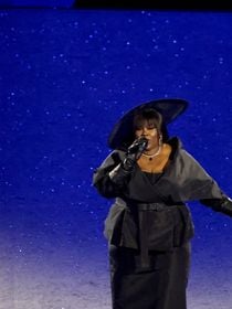 "Vous n'êtes pas prêts" : cette grande chanteuse française dénonce “l’effacement des femmes noires” aux JO et ça fait (forcément) réagir