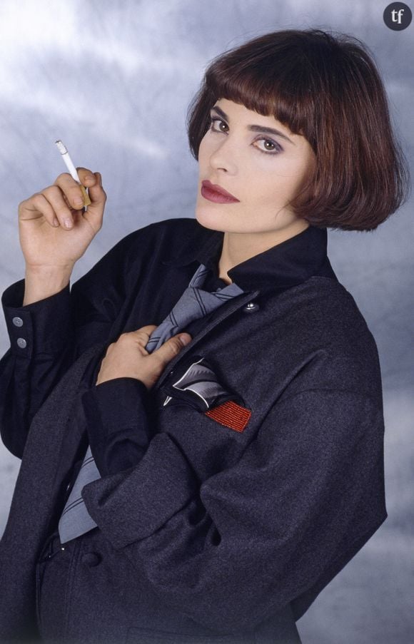 Valérie Bonneton prend la parole sur le sujet houleux du féminicide de Marie Trintignant par Bertrand Cantat. Au sujet duquel par ailleurs elle a vraiment beaucoup à dire.

Déclarant ainsi : “Je ne veux pas trop en parler pour préserver Paul, le fils de Marie Trintignant et François Cluzet, mais il faut avoir conscience que ce type a détruit tout le monde autour de lui, et ma famille aussi. C'est terrifiant et insupportable qu'on l'autorise à remonter sur scène. Marie était merveilleuse. C'est elle qui méritait d'être dans la lumière et applaudie. Pas lui".