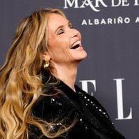 “Sexy à 61 ans” : cette mannequin féministe se dévoile en dentelle transparente et flanque une gifle aux sexistes "anti-vieilles" de tout poil