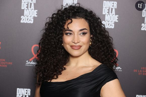 Le temps d’un post Instagram très remarqué et commenté, la chanteuse Césarisée Camelia Jordana fait trôner en première image un look très glamour et sensuel. Elle est fière de cette audace féministe.

Et elle a bien raison !