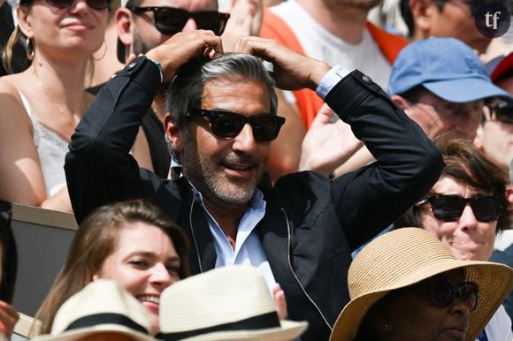 Pour rappel, l’humoriste était visé par une plainte pour viol, qui a abouti à un non-lieu confirmé en appel en janvier 2025. Une décision judiciaire suivie d’un retour sur les planches de l’humoriste vivement contestée notamment par le collectif féministe #NousToutes qui dénonce une impunité et organise régulièrement des protestations aux abords des salles où il se produit.