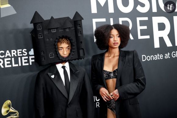 Mais si la venue de Léa Seydoux et Emma Stone a suscité moins d'émoi, le nouveau look de Jaden Smith a engendré quantité de réactions au ras des pâquerettes. Florilège : "C'est une fille ?", "J'ai cru que c'était sa soeur", "Il a pris les vêtements de sa soeur ?", "Un homme qui s'habille comme ça, c'est honteux".