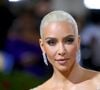 "Un million de photos d'elle en bikini existent", "Pour elle c'est comme aller bosser" : Kim Kardashian n'échappe pas aux haters sur les réseaux sociaux ! "C'est sa tenue pour aller bosser ?", "Il existe une million de photos d'elle en bikini", "On en a marre", "On s'en fout tellement de cette femme", "Arrêtez de nous partager ses photos", "C'est si chiant"...