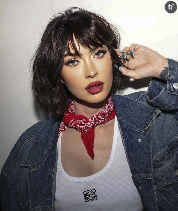 L'animateur Jimmy Kimmel reçoit alors Megan Fox pour la promotion de Transformers : Revenge of the Fallen.