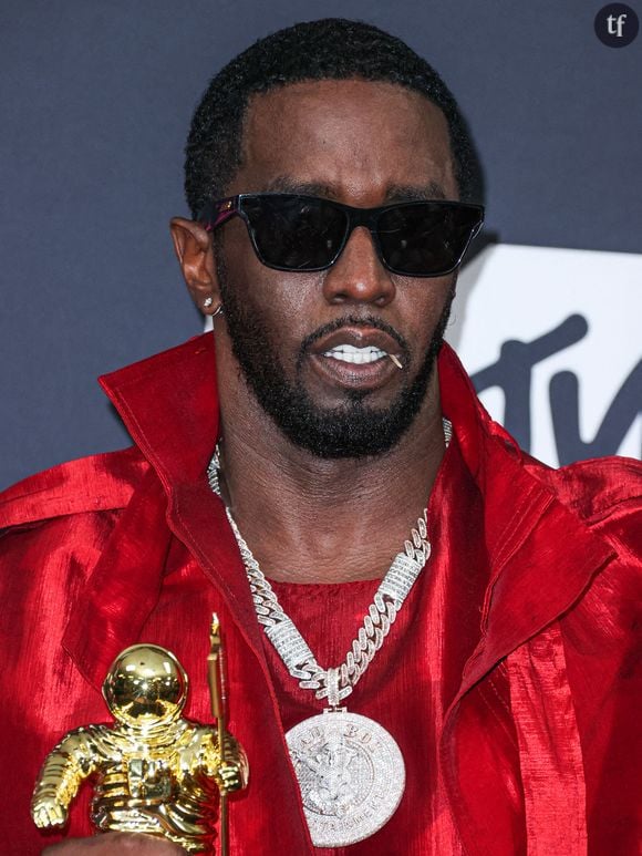 Alors que les révélations s'accumulent à propos des faits présumés de la star du rap P Diddy, les internautes formulent leurs théories et même... Les plus incongrues de toutes.