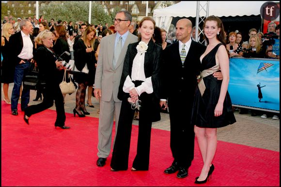 "Wow c'est si excitant", "J'ai trop hâte de voir ce film", "Anne Hathaway toujours aussi sublime", "Je ne peux pas attendre", se réjouissent les lecteurs de Variety, lecture indispensable pour qui affectionne les actualités hollywoodiennes.