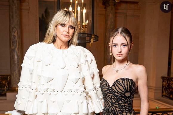 Le mannequin d'origine allemande, âgé de 53 ans, a posé avec sa fille de 21 ans pour présenter la dernière collection de la marque de lingerie Intimissimi. La mère et la fille portaient des ensembles pyjama à manches longues de la nouvelle collection.