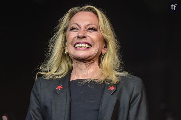 "C'est épouvantable ce qu'il a fait"

En tournée avec J’ai eu envie de vous revoir du 10 octobre au 19 décembre 2025, la chanteuse est l’invitée du Portrait de la Semaine dans l’émission "Sept à huit" diffusée sur TF1 ce dimanche 28 septembre à 19h30. Après plus de deux ans et demi de silence, Véronique Sanson a réagi à l’accident de voiture commis le 10 février 2023 par son ancien mari Pierre Palmade. "Je ne l’ai pas condamné car je n’avais pas envie publiquement que ce qu’il avait fait c’était épouvantable ! Et c’est épouvantable ce qu’il a fait", a expliqué la chanteuse. "C’est d’un autre monde", a-t-elle poursuivi. "Quand il a été condamné à de la prison, je me suis dit : 'C’est bien fait pour lui.' Je trouve qu’il aurait pu avoir plus de condamnation, quand même."