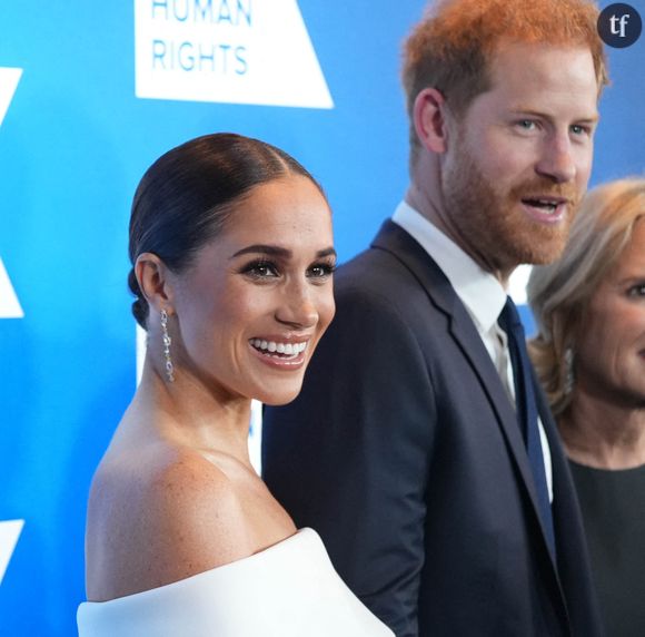 C'est pour cela que Meghan Markle, femme d'affaires et comédienne, mais aussi mère de famille, partage avec le prince Harry des initiatives allant en ce sens. Le couple met l'accent sur ces actions par-delà leur exclusion très médiatisée de la famille royale.