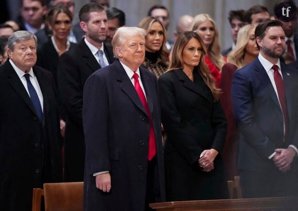 Ce mardi 21 janvier le 47e président des Etats-Unis a assisté à un service religieux à la cathédrale nationale de Washington. Un sermon mené par l’évêque de l’Église épiscopale de Washington, Mariann Budde, qui a appelé le chef d’Etat à faire preuve de plus de clémence envers les membres de la communauté LGBTQ+, les immigrés ou encore tous ceux “de leur pays” qui auraient “peur”.