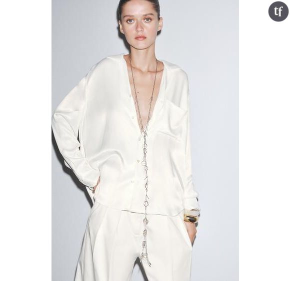 Deux publicités de la marque de vêtements espagnol Zara ont été retirées par le régulateur britannique de la publicité, qui a estimé qu’elles mettaient en scène des mannequins à la "maigreur malsaine". L'Advertising standards authority (ASA), l'organisme indépendant qui régule la publicité dans le pays, a statué que ces photos étaient "irresponsables" et qu'elles "ne doivent plus apparaître sous la forme qui a fait l’objet de la plainte".

Des "clavicules saillantes"

Selon un article de la BBC, plusieurs éléments ont été pris en compte pour appuyer cette décision. L’ASA estime que l’une des photos, qui montre un mannequin en chemise oversize, laisse apparaître les "clavicules saillantes" du modèle, constituant un "élément central" de la campagne". La position du modèle, "combinée au port d’un haut ample" donne en outre "l’impression" que ses bras, ses épaules et sa poitrine sont "très minces".