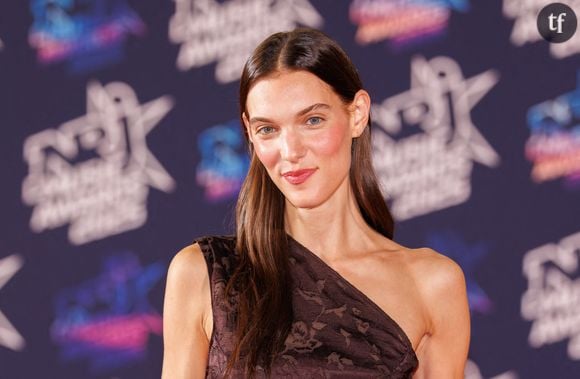 "Anorexique", "Trop maigre" : Charlotte Cardin répond aux critiques "arriérées" sur son corps