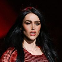 "Pauvre fille", "elle est désespérée" : cette nepo baby se dénude (presque) complètement au défilé Victoria’s Secret et n’impressionne personne