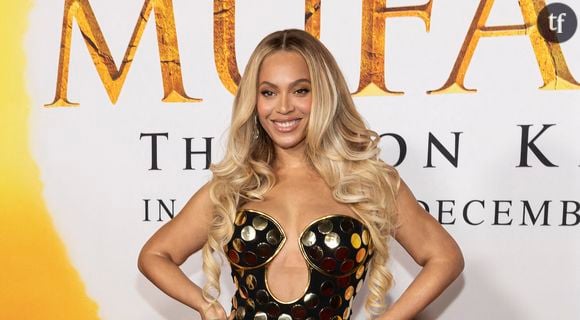 Beyoncé a fait une apparition surprise sur le circuit du Grand Prix de Formule 1 de Las Vegas le dimanche 23 novembre, attirant l'attention du public lorsqu'elle et Jay-Z sont arrivés au paddock avant la course. Vêtue d'un body en cuir blanc à fermeture éclair et décolleté plongeant signé Louis Vuitton, la chanteuse a été la cible de nombreuses critiques sur les réseaux sociaux. De sa tenue à sa silhouette en passant par son âge, les haters ont encore une fois déversé leur haine en ligne.