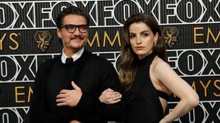 "Elle est sublime", "Quelle beauté" : la soeur trans de Pedro Pascal "éblouissante" sur le tapis rouge, les deux stars complices rendent fous les internautes