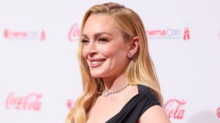 "Notre reine est enfin de retour", "Je veux l'adresse du chirurgien" : Lindsay Lohan "plus belle que jamais" à 39 ans sur les photos de son come back hollywoodien