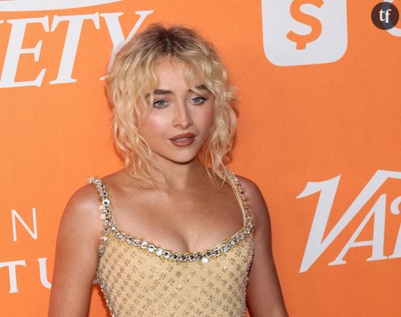 Sabrina Carpenter, icône de la culture LGBTQ ? De ses looks à ses prises de position, la star et chanteuse de "Espresso" réjouit la communauté lesbienne.