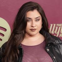 “Elle a avalé tout le groupe” : cette chanteuse iconique victime de grossophobie suite à ces images, on dit “STOP”