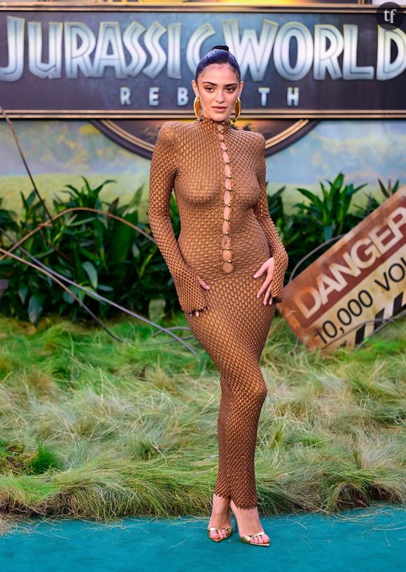 En naked dress, cette actrice fait flamboyer le tapis rouge, tenue sulfureuse oblige. La robe sexy interdite par le Festival de Cannes trouve une nouvelle ambassadrice. Luna Blaise arbore ici une tenue emblématique magnifiée par charli xcx, Miley Cyrus, Paris Hilton... Seulement voilà : Luna Blaise réveille les haters... Qui s'offusquent chez JUST JARED, sur le compte Instagram du média people : "On dirait une Kardashian !", "Encore une star nue ?!", "Qui connaît vraiment cette personne ?", "J'ai cru que c'était Kylie Jenner honnêtement", "La robe est dégueu", "Ca a l'air si inconfortable la pauvre".