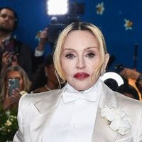 "C'est son fils ?", "Fais attention à mamie" : Madonna (67 ans) s'affiche avec son petit ami de 38 ans son cadet et choque les internautes
