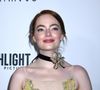 “Où est Emma Stone ?”, “Que lui est-il arrivée ?”, “Son visage ?!?!”, “On dirait un robot sexuel”, “Je ne comprends rien”, “C’est vraiment Emma Stone ?”, lit-on par floraisons de commentaires.