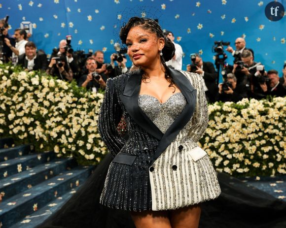 "Il m’a ensuite frappé le visage sur le volant, ce qui m’a cassé une dent. J‘ai alors cessé de me débattre car j‘avais très mal"