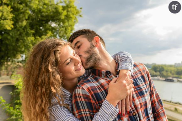 Face à ce constat, il apparaît clairement que le strict partage 50-50 des dépenses ne fait que reproduire, voire amplifier, les inégalités existantes. Alors quelle alternative ?
C'est peut-être du côté de l'équité, plutôt que de l'égalité, qu'il faut chercher la réponse. Car l'équité, contrairement à l'égalité, ne consiste pas à donner la même chose à chacun, mais à donner à chacun selon ses besoins et ses moyens.