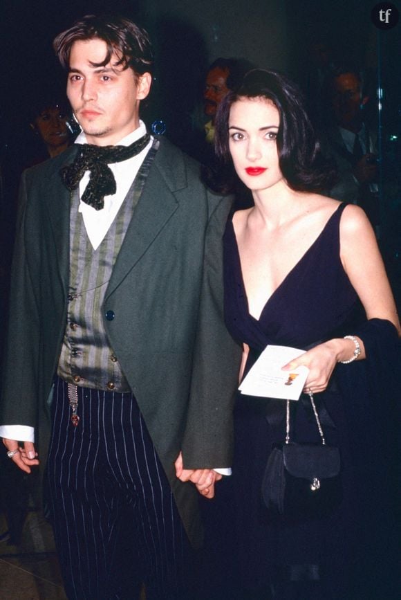 Et à 17 ans, Winona Ryder fut en couple avec Johnny Depp, alors âgé de 25 ans. L'acteur l'aurait demandé en mariage cinq mois après le début de leur relation, que l'actrice avait plus tard décrit comme toxique.