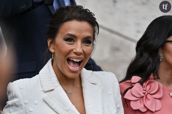 Eva Longoria lève la voix sur Instagram. Et s'indigne avec beaucoup d'émoi dans le ton, face caméra (celle de son téléphone portable) : "C’est tellement inhumain et difficile à regarder. J’ai du mal à imaginer ce que c’est depuis l’intérieur de Los Angeles... Il y a des gens qui attendent la citoyenneté depuis 25 ans"