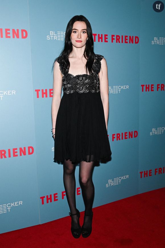 American Love Story relate l'histoire d'amour entre John F. Kennedy Jr et Carolyn Bessette-Kennedy dans les années 1990, jusqu'à leur mort dans un accident d'avion en 1999. Un drame de plus dans une chronologie incessamment bousculée par les tragédies familiales. Ryan Murpy compte séduire son public à grands coups de mystères et de scènes sulfureuses. Cependant, le choix de Sarah Pidgeon divise le public américain.