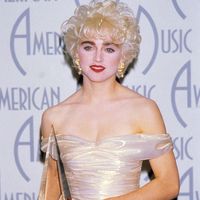 Cette actrice au cœur du plus gros succès de l'été est le sosie parfait de Madonna jeune, elle sidère les internautes