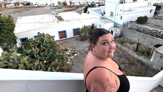 "Experte en fellations" : cette humoriste tacle un article très macho et c'est réjouissant