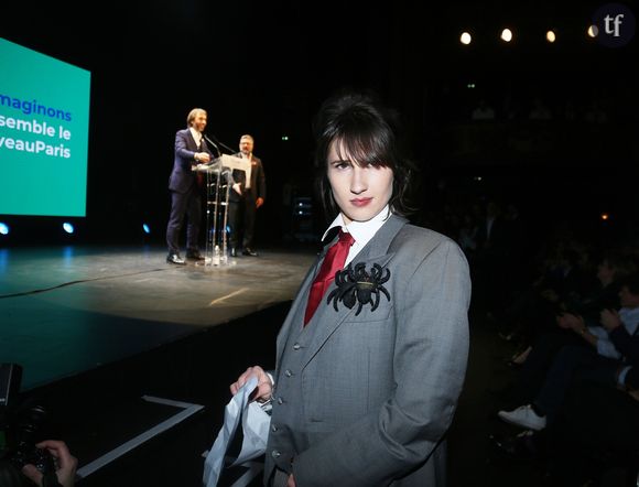 Pour son grand mercato de rentrée, la radio francophone met en évidence ses nouvelles stars et avec elles, émane un flot de réactions exacerbées... Et pas forcément joyeuses. Sur les réseaux sociaux, l'ire résonne : celle des auditeurices. En première ligne de ce nouvelle distribution, les têtes d'affiche de la Matinale, la plus écoutée de France. Et alors que Léa Salamé tire sa révérence pour privilégier le JT de France 2, c'est le choix des humoristes qui fait polémique. Et plus encore, un nom : celui de la comédienne Marie Benoliel (Marie s'infiltre...