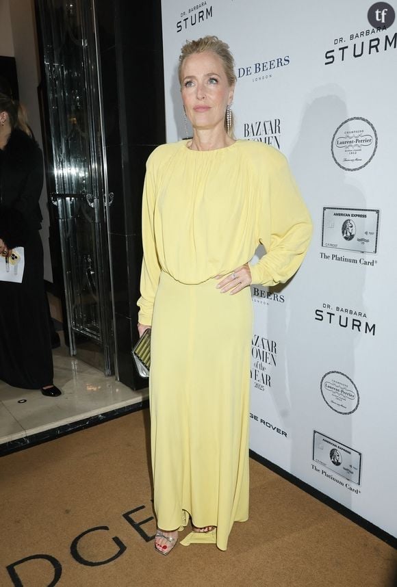 Un mantra sororal à ne surtout pas oublier, qu’on a envie d’ériger en slogan de manif ou en adage de solidarité féminine, et qui fait écho aux prises de parole engagées, de plus en plus nombreuses ces dernières années, de ses consoeurs comédiennes, comme Halle Berry et Jamie Lee Curtis, qui bataillent à l’unisson pour un rapport à l’âge décomplexé et émancipé des diktats imposés par le regard masculin, source continue de pressions s’il en est.