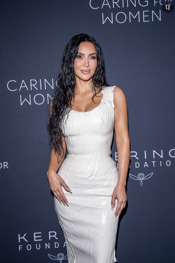 "C'est une GROSSE BLAGUE". Ainsi réagit sans cacher son émoi une créatrice de contenus sur TikTok. Kim Kardashian, la plus grande star de téléréalité aux côtés de Paris Hilton, diva controversée, égérie fashion désinvolte fascinante pour certains, incarnation vertigineuse de la "culture du vide" pour d'autres (et pas les moins sexistes), aurait donc trouvé un tout nouveau crush. Un comédien qui s'impose tranquillement comme l'une des figures glamour les plus imposantes de sa génération. Aux côtés de confrères tels que Timothée Chalamet et Austin Butler... Noms qui viennent à l'esprit car à 28 ans, cet acteur émane de la même génération.