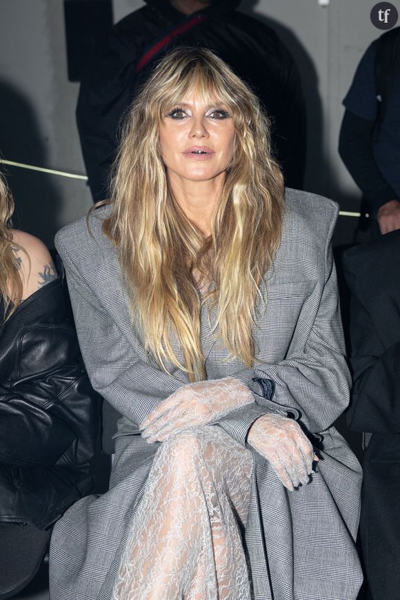 "Humiliant", "gênant" : à 52 ans, Heidi Klum ose le combo naked dress et grillz, mais se fait violemment clasher par les fashionnistas d'Internet