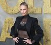 On s'en doute, les réactions sont controversées. Ainsi si la présence de Charlize Theron est "électrisante" et l'actrice "sublime", se réjouissent les internautes, nombreux sont ceux à déplorer la grande mode parmi les stars internationales des tenues très... Epurées, voire carrément sexy. Comme la naked dress, cette robe dévoilant en transparences sous-vêtements, culottes, seins, fesses, selon ses très multiples déclinaisons.