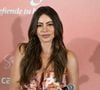 Sa tenue ? Un simple bas de bikini. L'actrice a en effet posé topless.