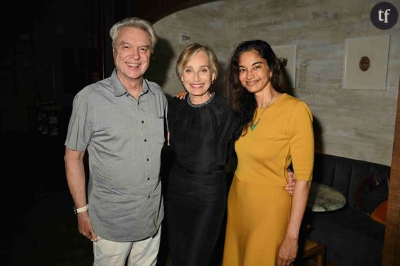 Et nostalgique, David Byrne semble l'être. Car il vient d'annoncer ses fiançailles avec  Mala Gaonkar, future épouse... De quasi 20 ans sa cadette. Deux décennies séparent le septuagénaire de cette femme d'affaires dont le nom est désormais familier aux fans du groupe mythique. 20 ans d'écart ? Un choix pas très punk de la part du leader.