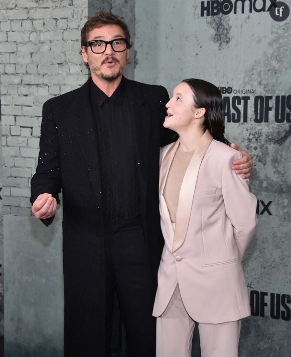 Comprendre ce qu'engendre sans le vouloir Bella Ramsey c'est aussi réaliser l'étendue d'une haine qui se destine à la moitié de la planète. Un internaute s'insurge : "Il y a des acteurs qui violent, des acteurs homophobes, des acteurs qui frappent leurs femmes, et Bella Ramsey est réellement érigé.e au rang de pire ?".