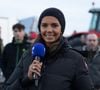 Karine Le Marchand y est filmée prenant le goûter avec l'un des participants venus trouver l'amour.