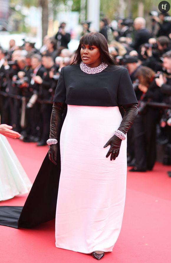 L'occasion pour la chanteuse de dénoncer le racisme systémique. « BITCH YOU COULD NEVER » n’est pas qu’un titre, c’est une déclaration ! J’ai construit un monde qui n’était pas censé être protégé… un monde critiqué, ignoré et mis de côté parce qu’être une femme noire de la pop alternative effraie le système. Et maintenant ? Je vois des artistes copier ma musique », dénonce-t-elle l'espace d'un témoignage très relayé sur les réseaux sociaux et les sites musicaux.